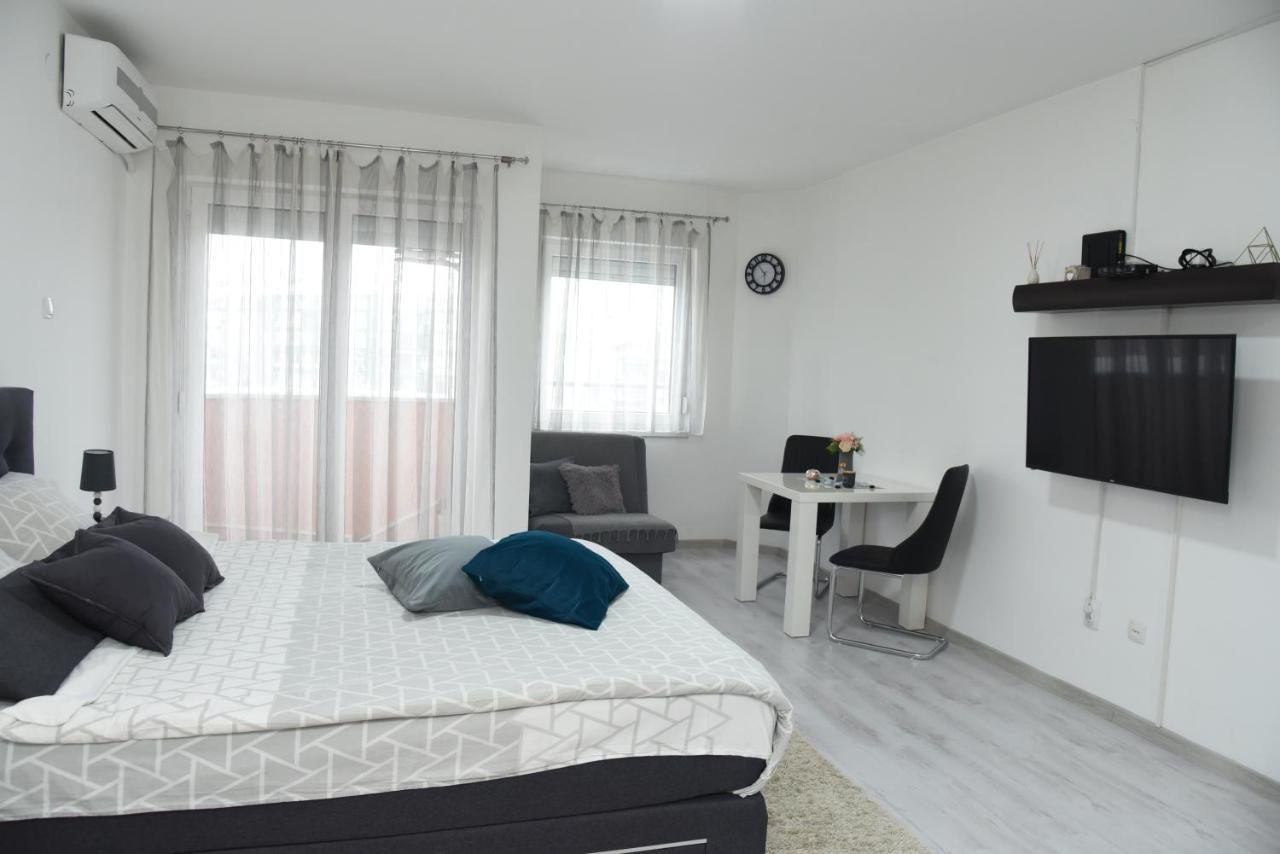 Sofronic 2 Apartment *